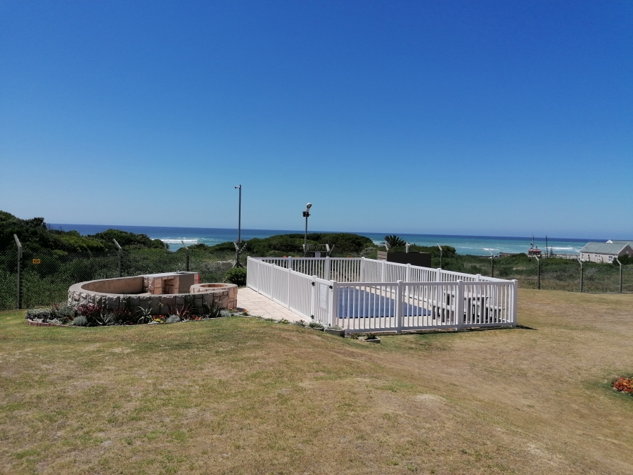 To Let 3 Bedroom Property for Rent in Marina Martinique Eastern Cape